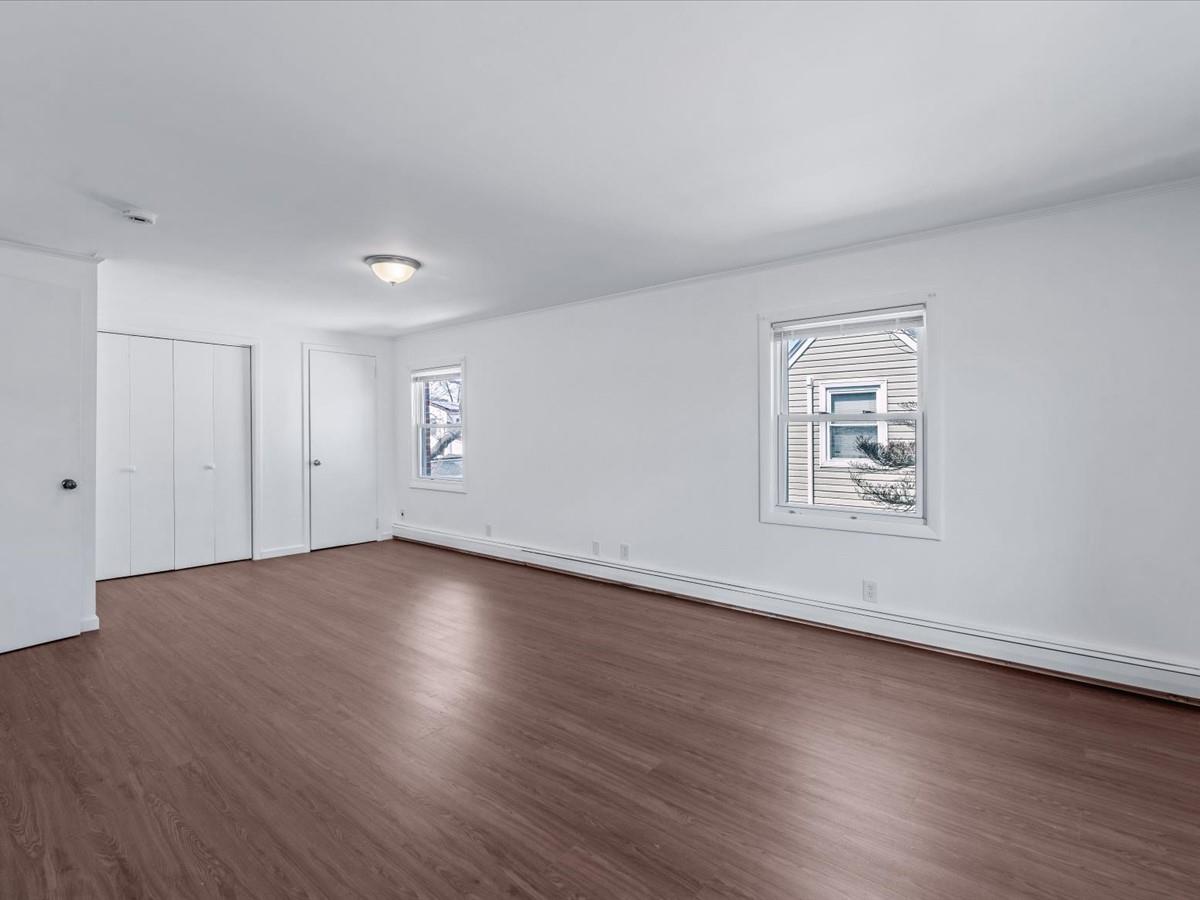 8 Gables Road, Hicksville, New York image 16