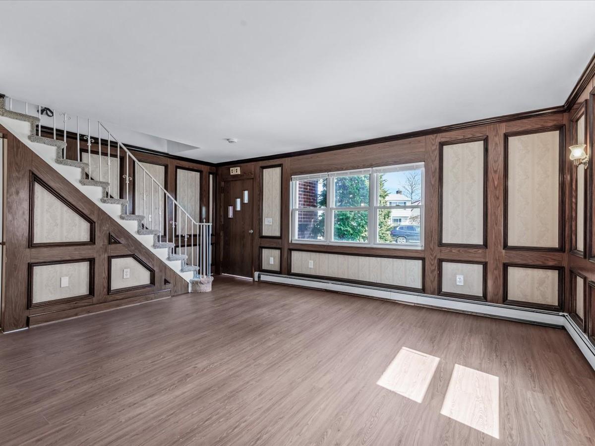 8 Gables Road, Hicksville, New York image 4