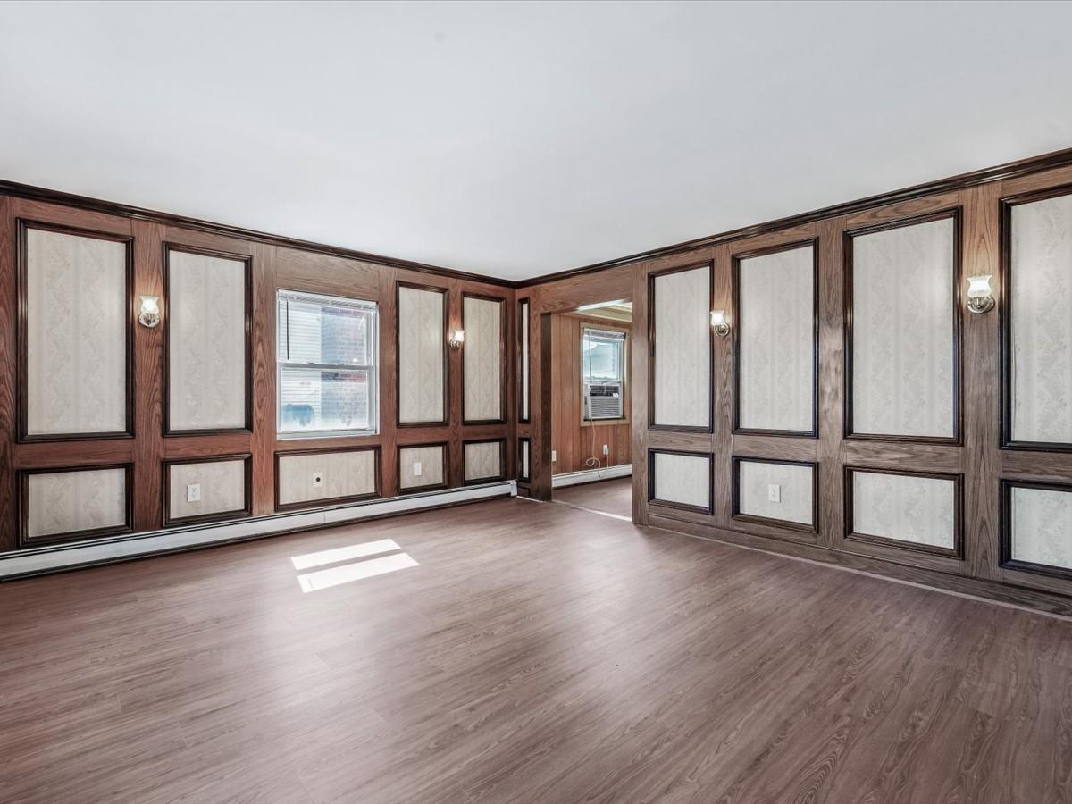 8 Gables Road, Hicksville, New York image 2