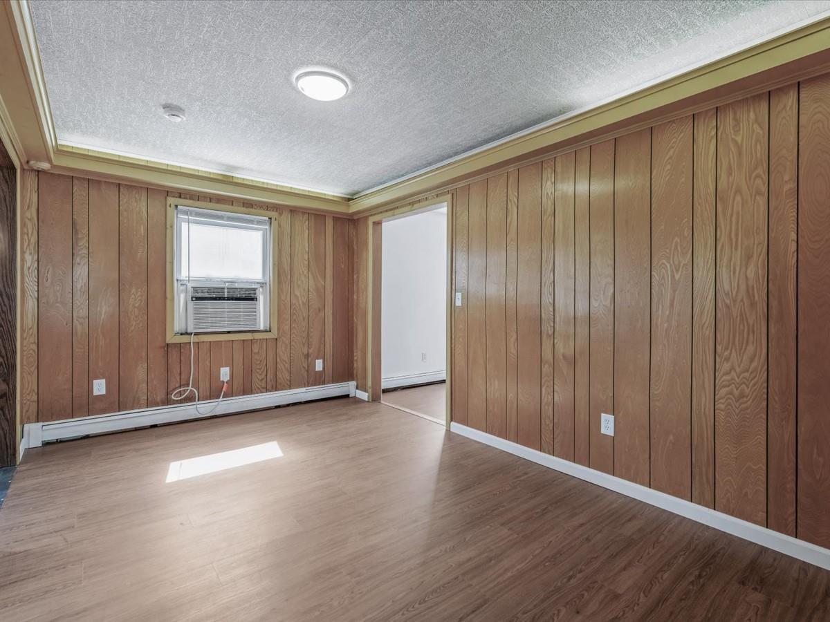 8 Gables Road, Hicksville, New York image 5