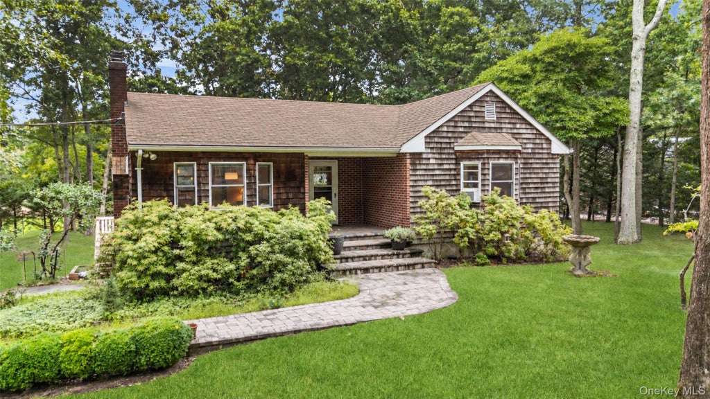 Photo of 600 Water Mill Towd Road, Southampton, NY 11968 (MLS # 1060227)
