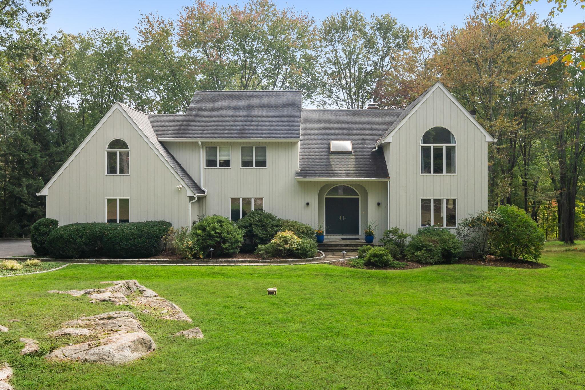Property for Sale at Hilltop Road, Waccabuc, New York - Bedrooms: 4 
Bathrooms: 4 
Rooms: 10  - $1,399,000