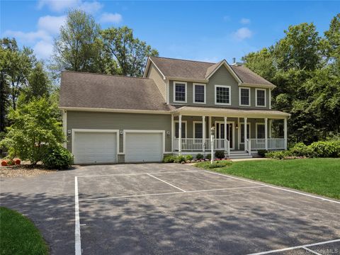 Photo of 10 Lilac Lane, Fishkill, NY 12524 (MLS # 943611)