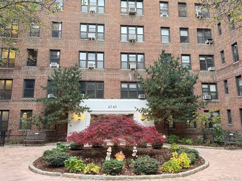 Photo of 6740 Yellowstone Boulevard #2O, Forest Hills, NY 11375 (MLS # 980058)