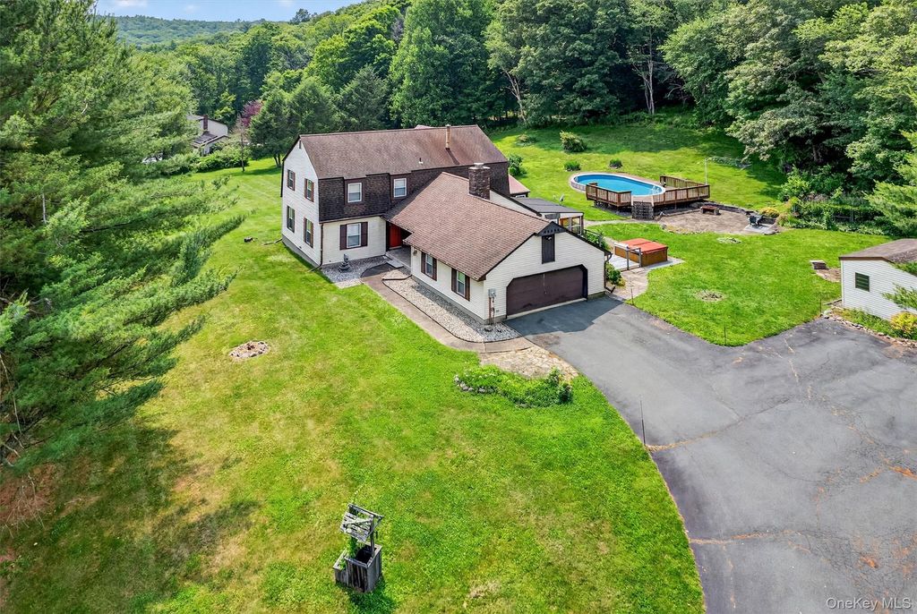 Photo of 4 Debbie Court, Chester, NY 10918 (MLS # 942910)