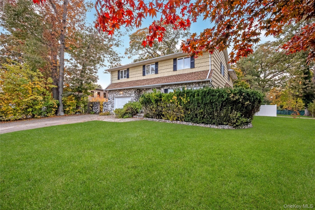 Photo of 7 Edgewood Avenue, Smithtown, NY 11787 (MLS # 1068186)