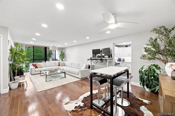 1 BAY CLUB DR APT 3E, BAYSIDE, NY 11360 - Image 2d5797377f953f7fa2bb9618ecba432b/607271502