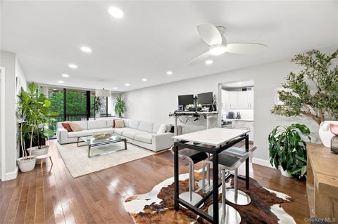 Photo of 1 Bay Club Drive #3E, Bayside, NY 11360 (MLS # 1046930)