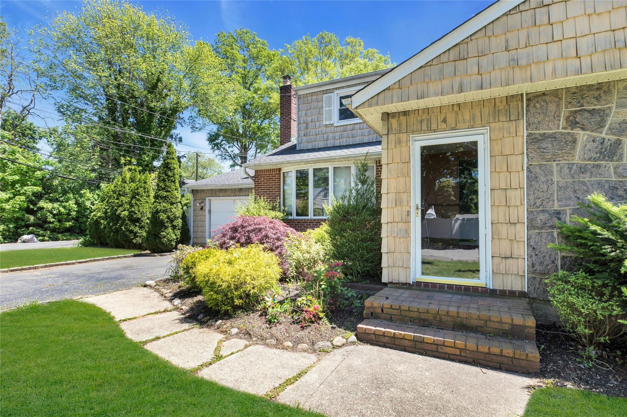 4 Lowell Avenue, Greenlawn, New York image 3