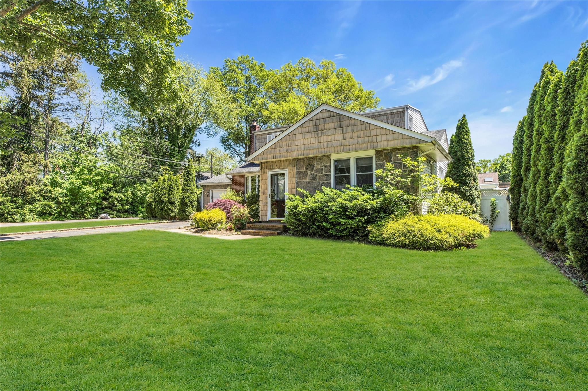 4 Lowell Avenue, Greenlawn, New York image 2