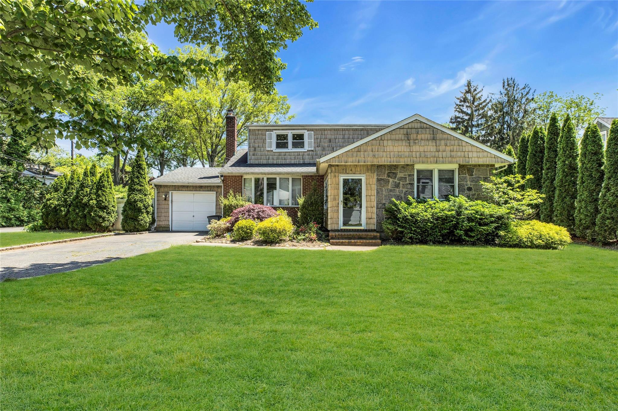 4 Lowell Avenue, Greenlawn, New York image 1