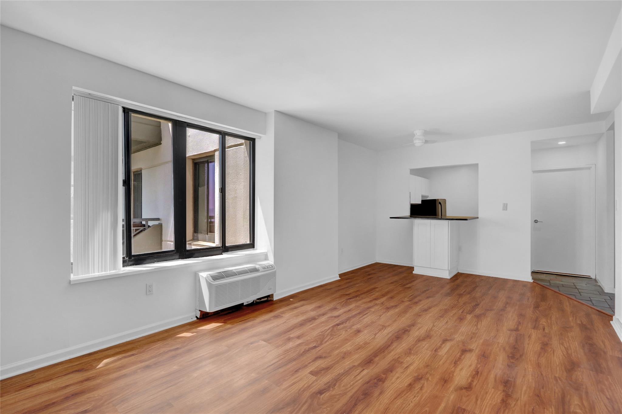 Long Beach, New York 11561, United States, 1 Bedroom Bedrooms, ,2 BathroomsBathrooms,Residential,Active,142485