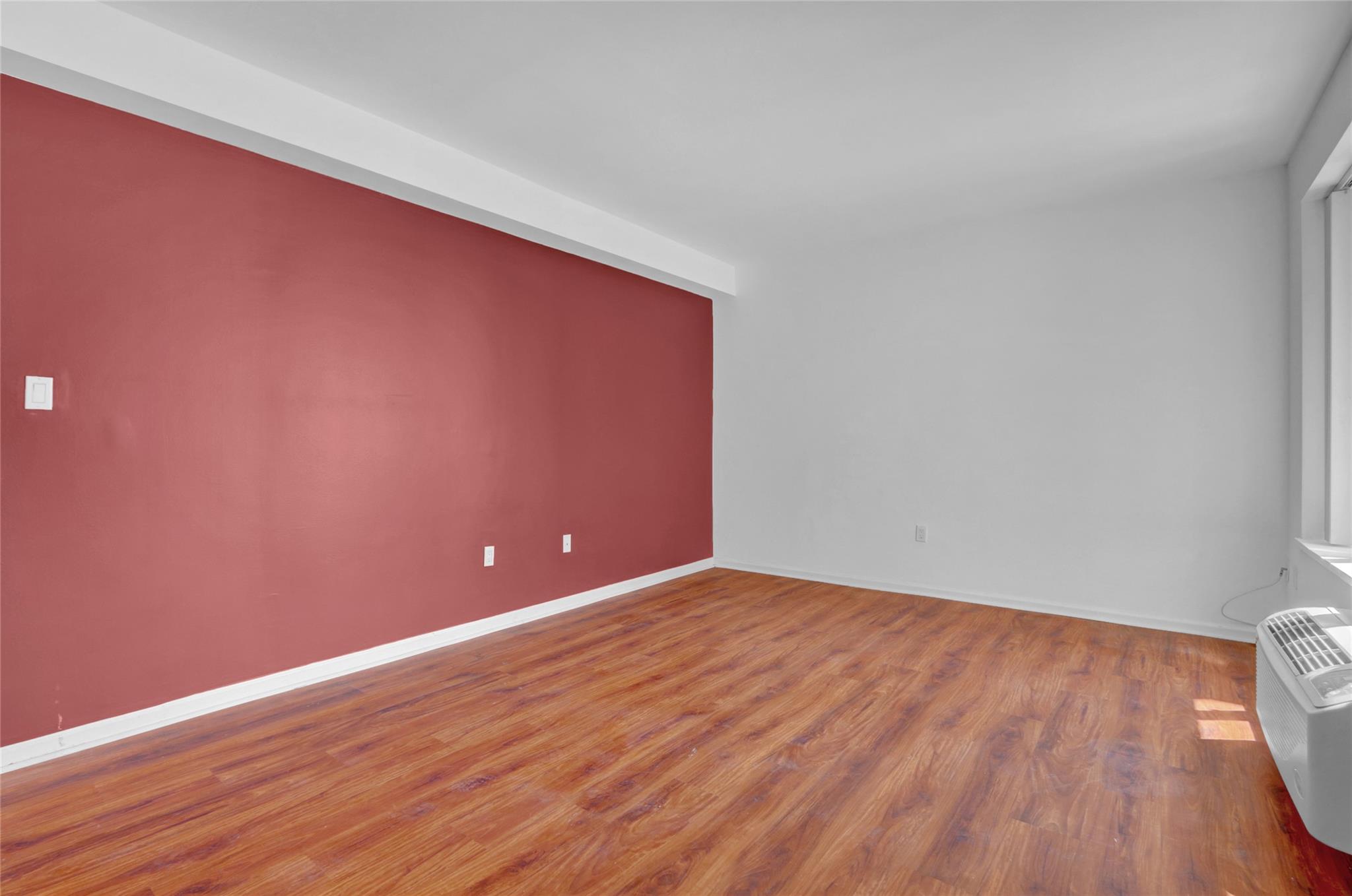 Long Beach, New York 11561, United States, 1 Bedroom Bedrooms, ,2 BathroomsBathrooms,Residential,Active,142485