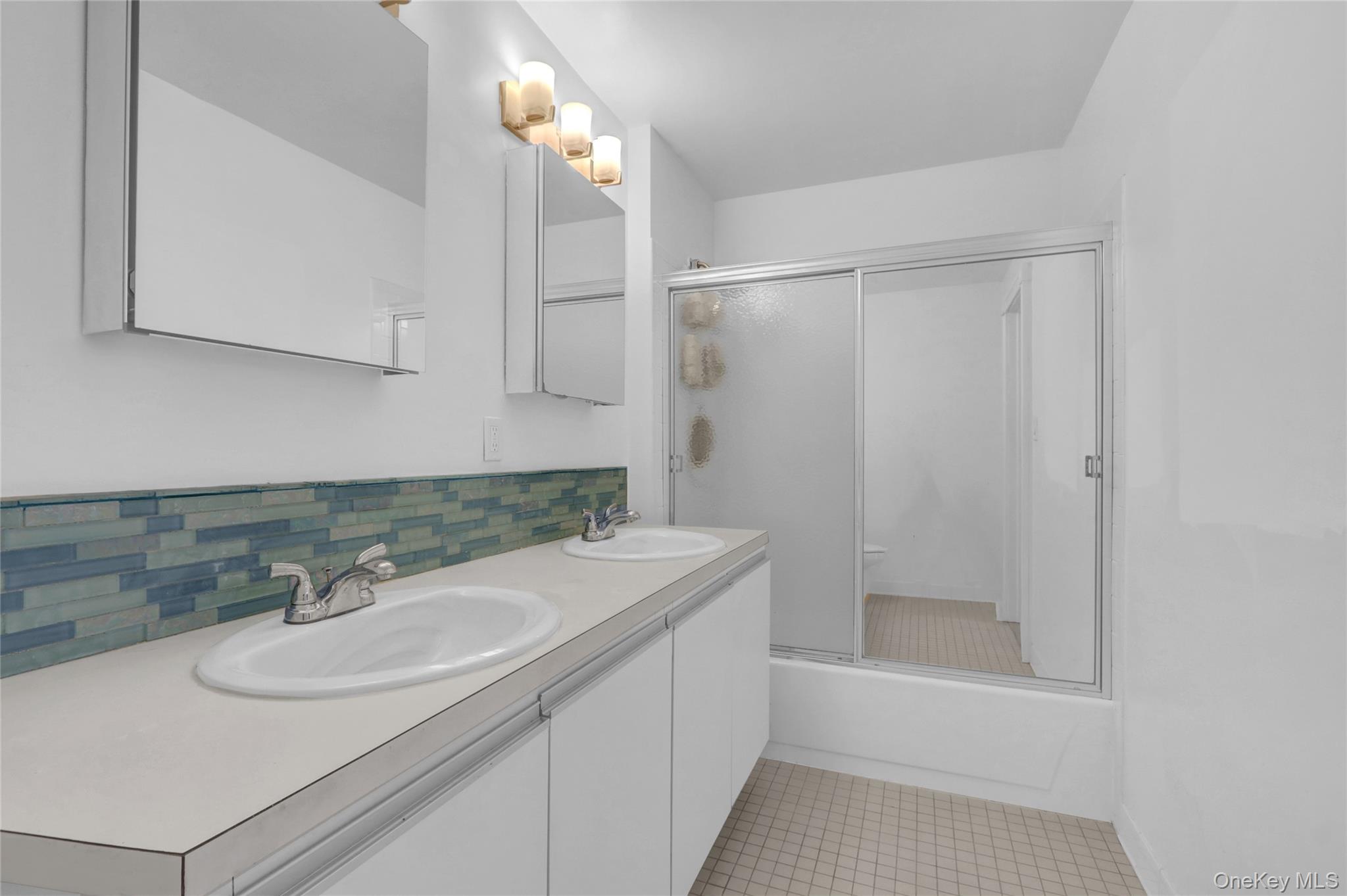 Long Beach, New York 11561, United States, 1 Bedroom Bedrooms, ,2 BathroomsBathrooms,Residential,Active,142485