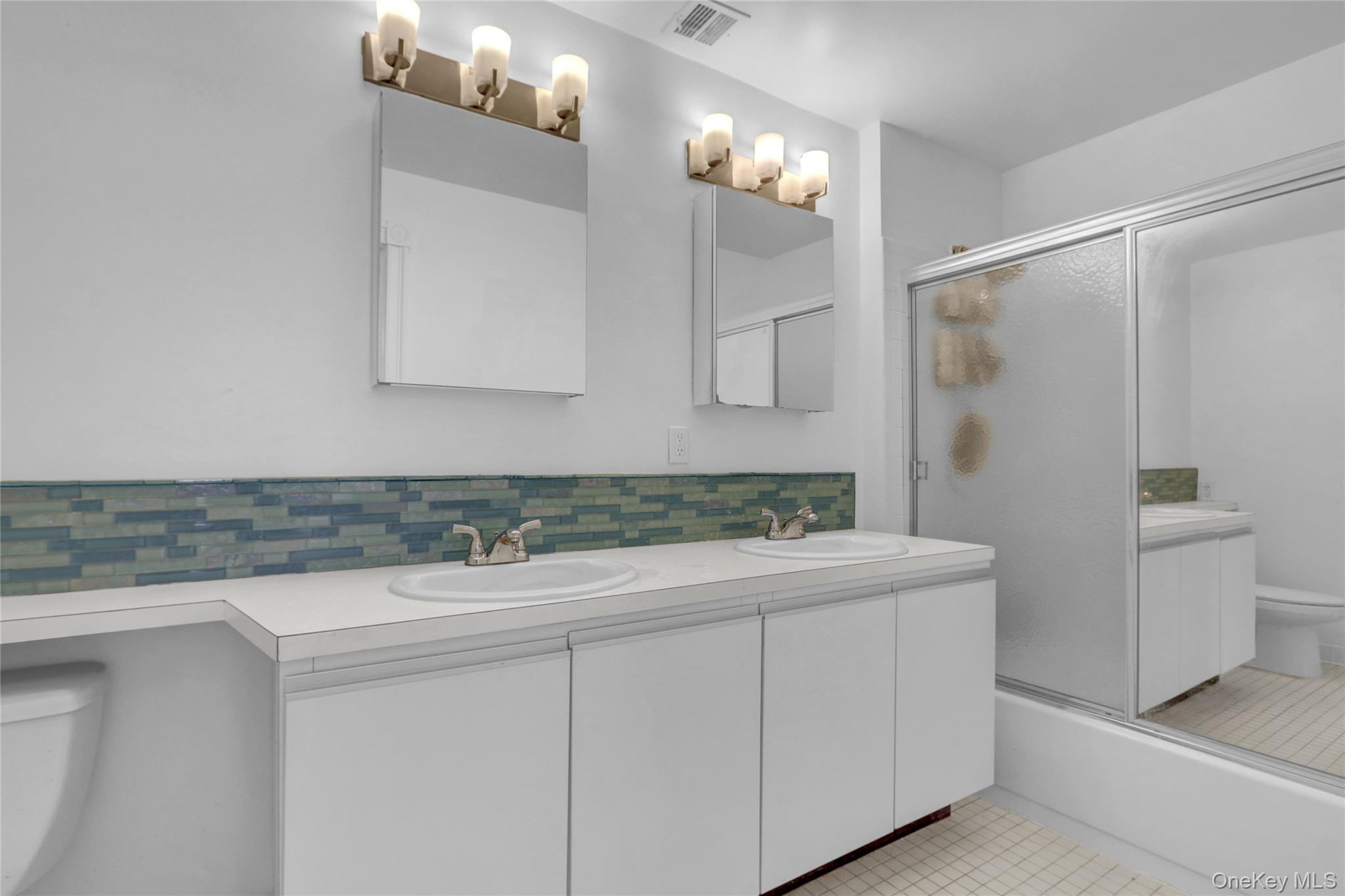 Long Beach, New York 11561, United States, 1 Bedroom Bedrooms, ,2 BathroomsBathrooms,Residential,Active,142485