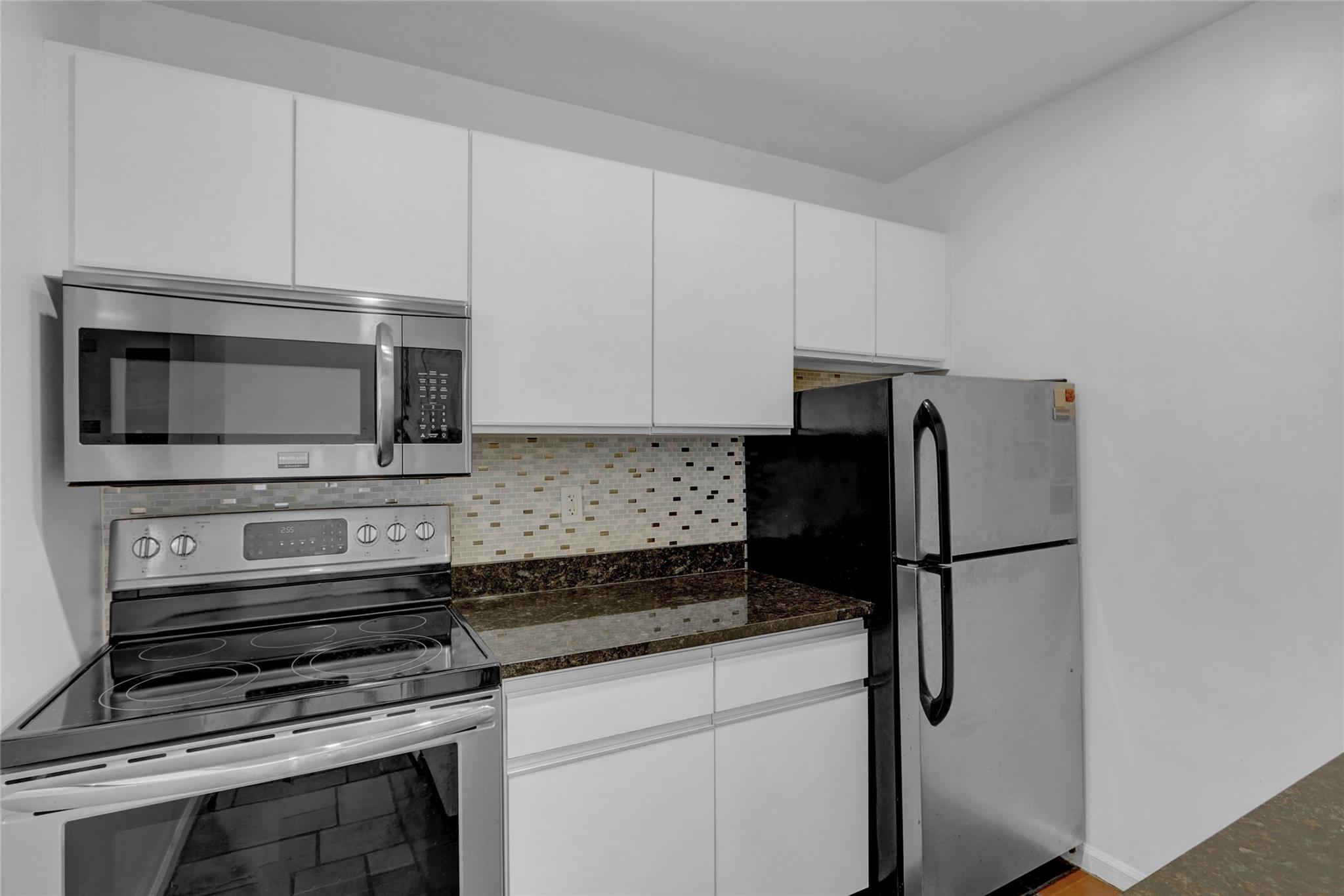 Long Beach, New York 11561, United States, 1 Bedroom Bedrooms, ,2 BathroomsBathrooms,Residential,Active,142485