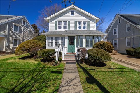 Homes For Sale - 65 Jarvis Place<br/> Lynbrook, NY 11563