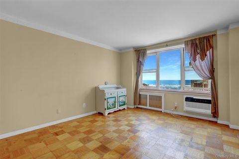 Photo of 700 Shore Road #3D, Long Beach, NY 11561 (MLS # 875702)