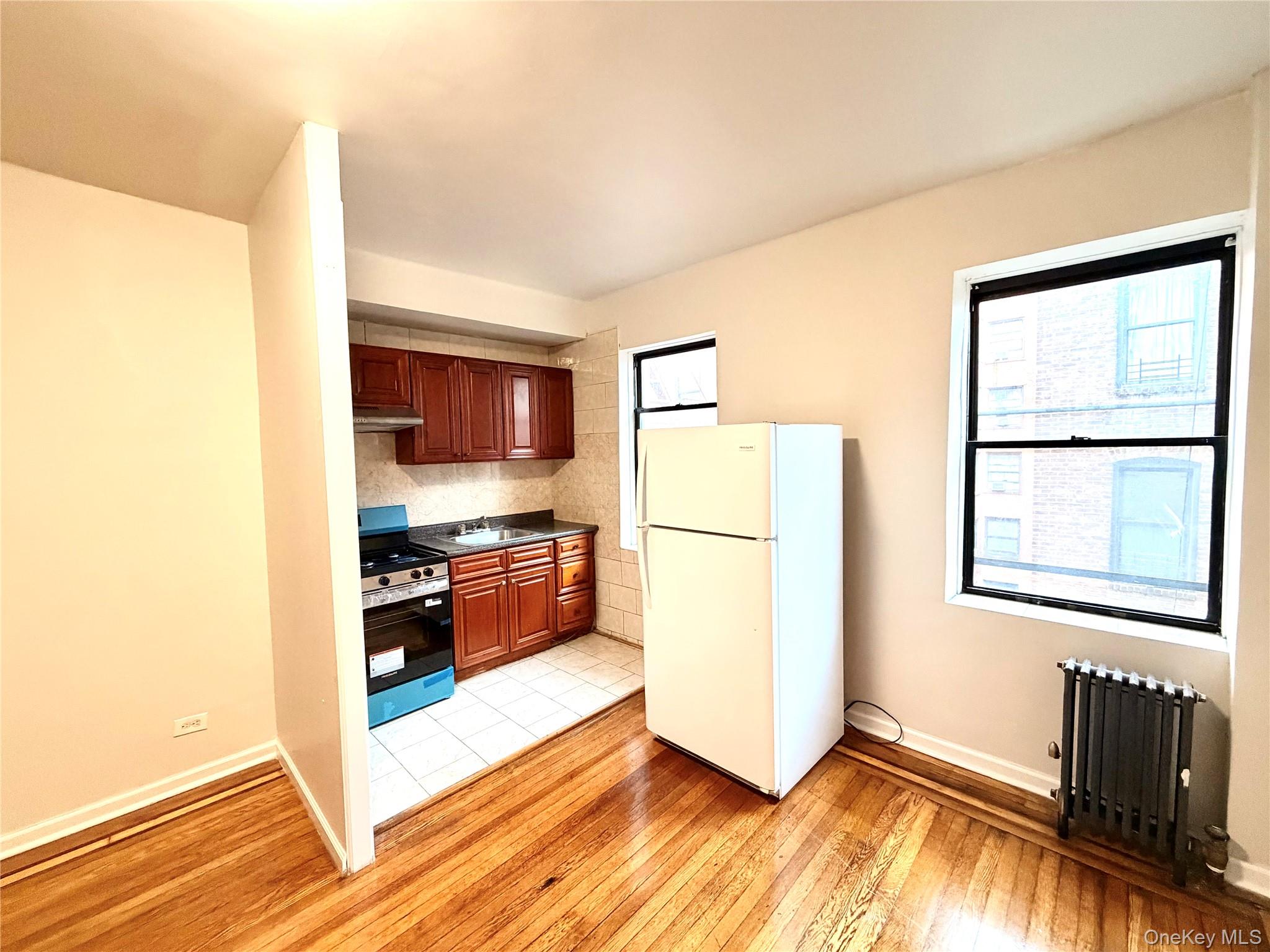 70-35 Broadway C19 - Photo 4