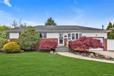 Homes For Sale - 16 W 16th Street<br/> Deer Park, NY 11729