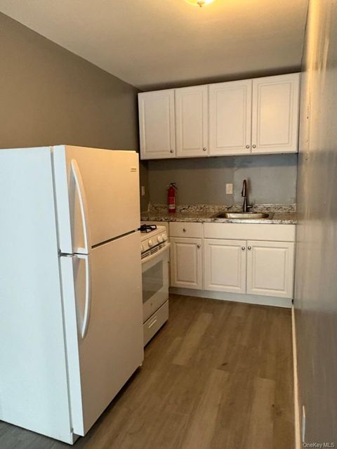 Apartment For Rent - 208 Main Street #E<br/> Maybrook, NY 12543