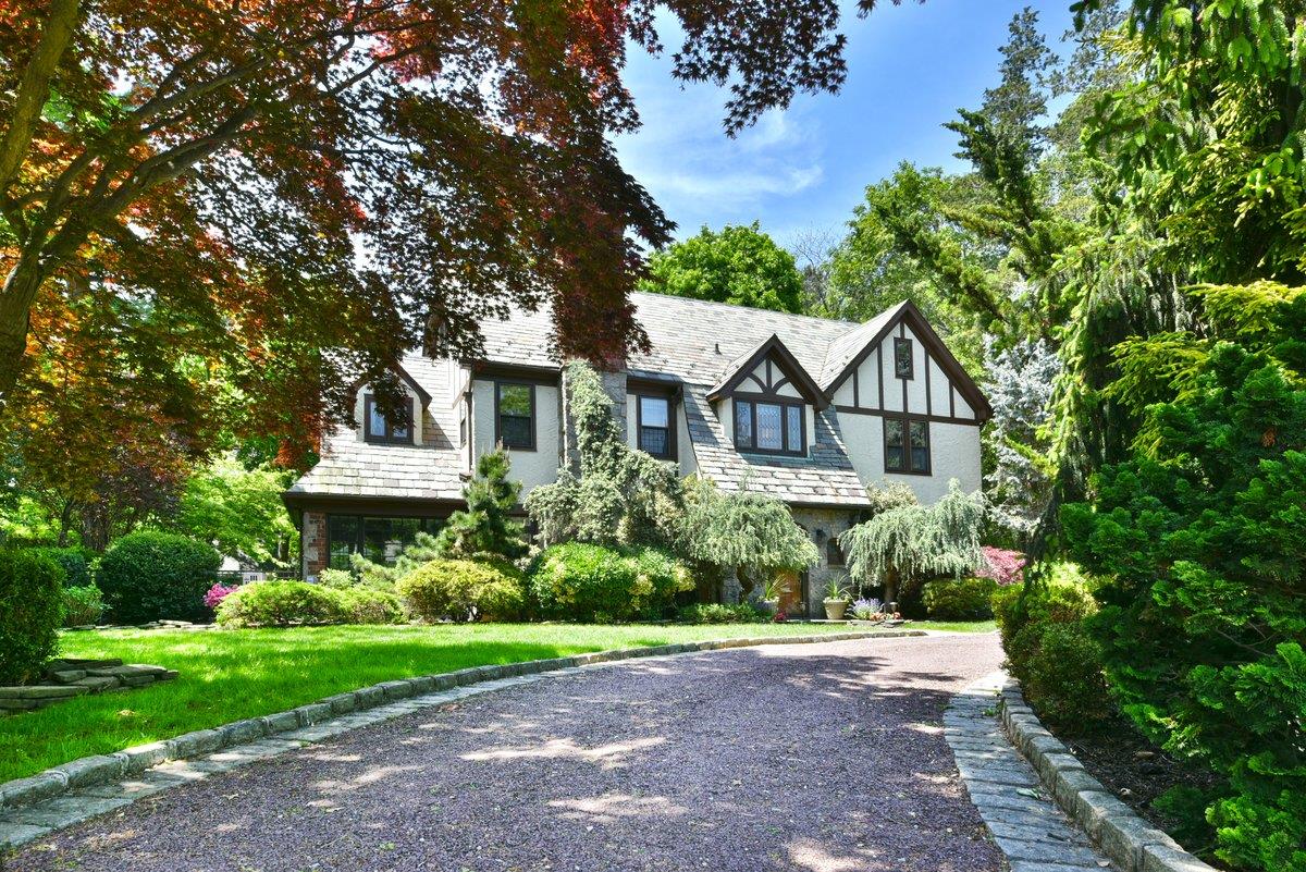 174 Nassau Boulevard