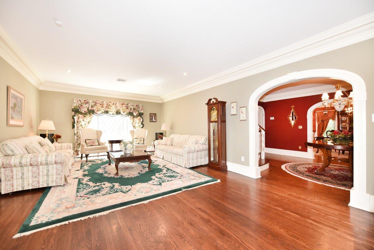174 Nassau Boulevard, Garden City, New York image 8