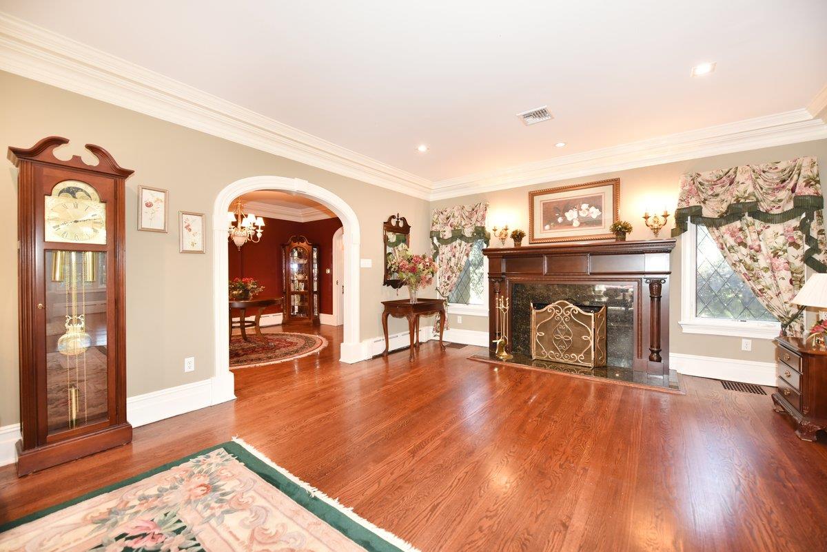 174 Nassau Boulevard, Garden City, New York image 9