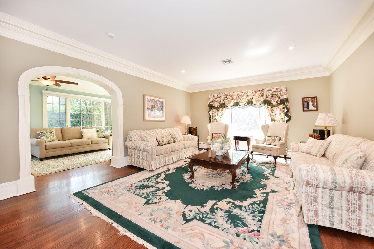 174 Nassau Boulevard, Garden City, New York image 7