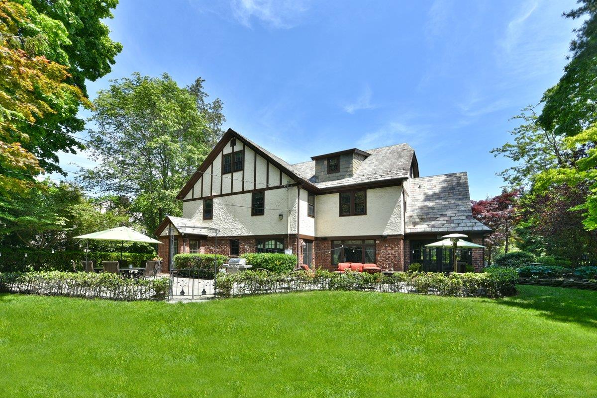 174 Nassau Boulevard, Garden City, New York image 38