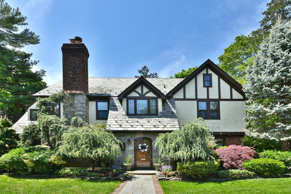 174 Nassau Boulevard, Garden City, New York image 1