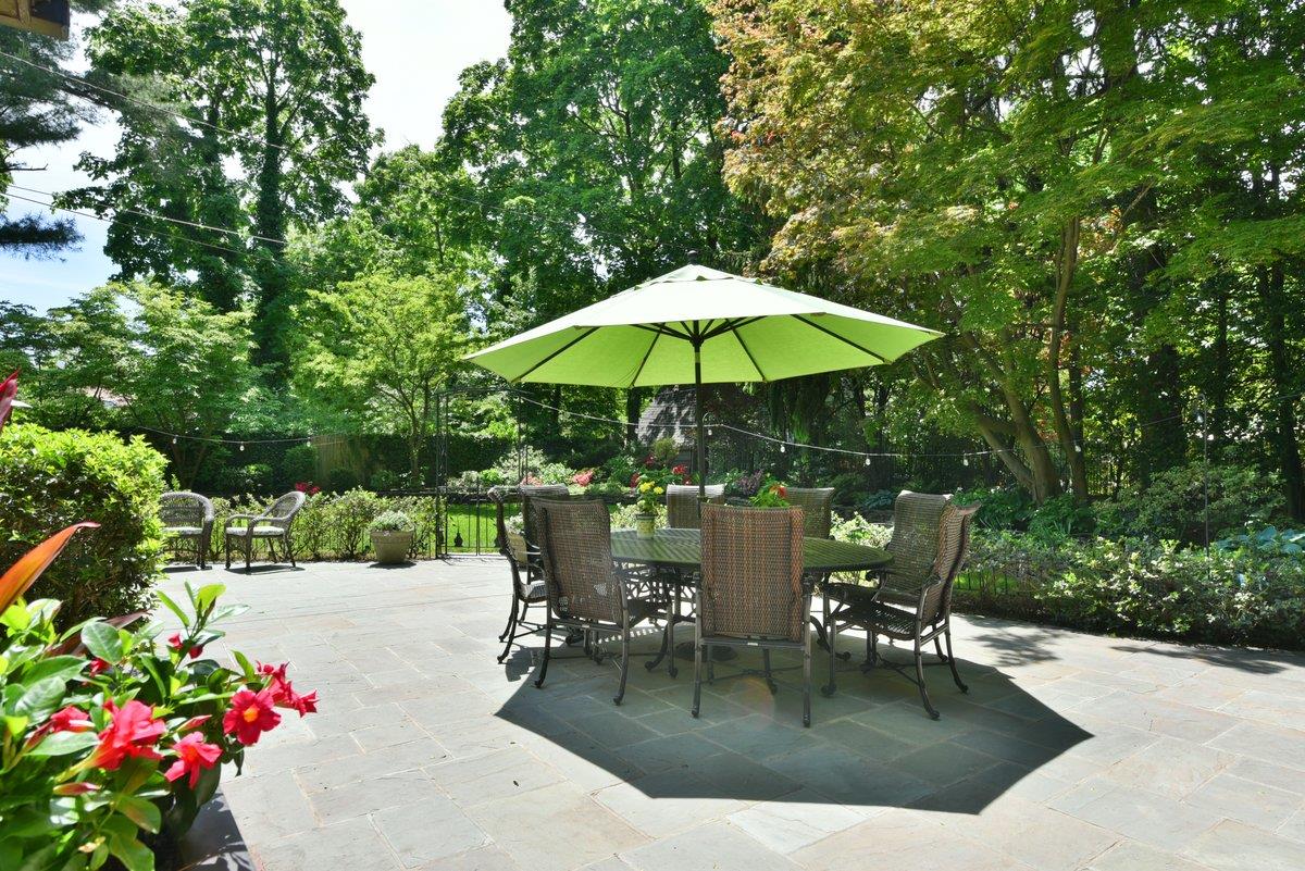 174 Nassau Boulevard, Garden City, New York image 39