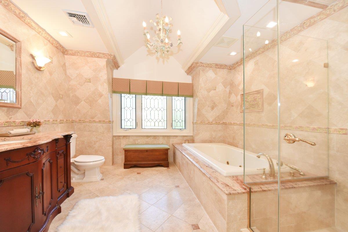 174 Nassau Boulevard, Garden City, New York image 32