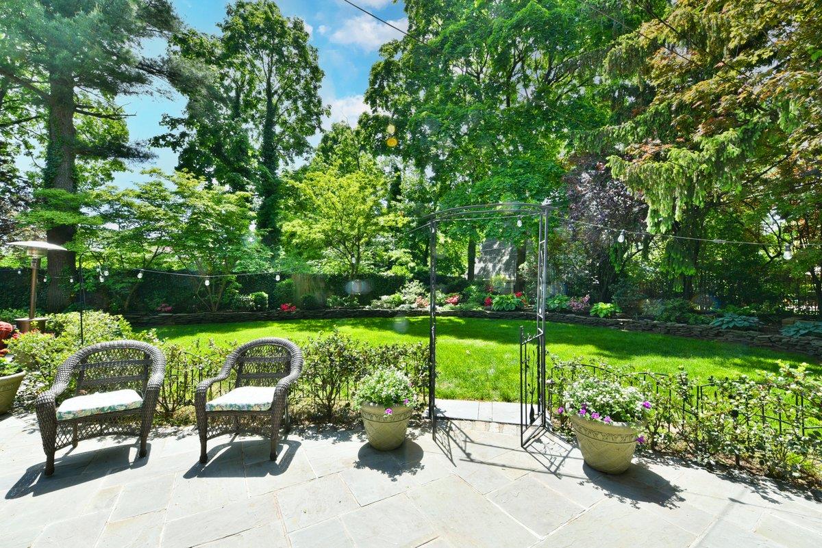 174 Nassau Boulevard, Garden City, New York image 40