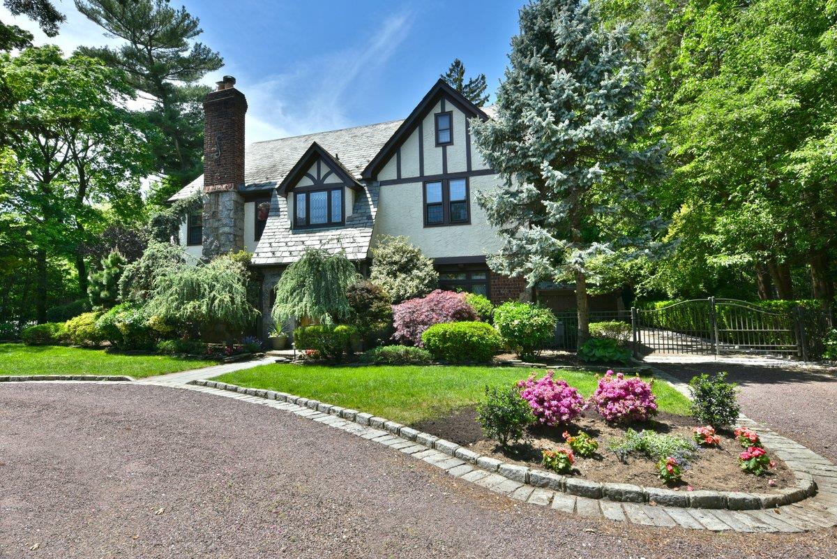 174 Nassau Boulevard