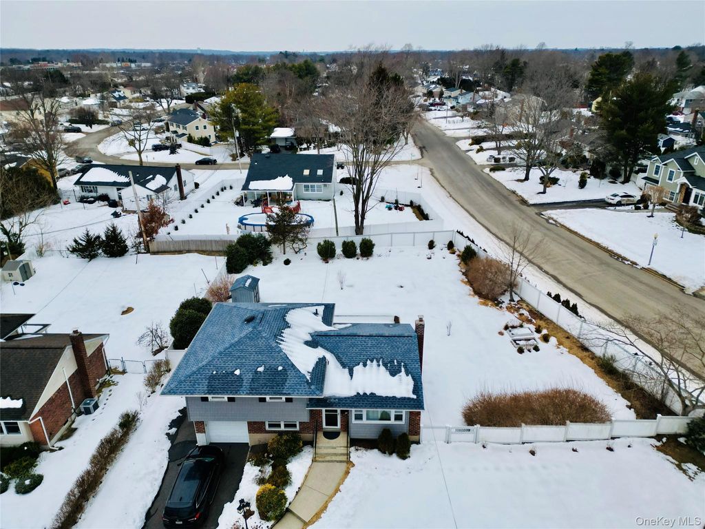 Photo of 10 Kings Park Road, Commack, NY 11725 (MLS # 966167)