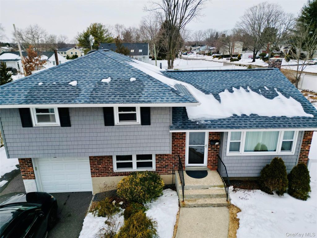 Photo of 10 Kings Park Road, Commack, NY 11725 (MLS # 966167)