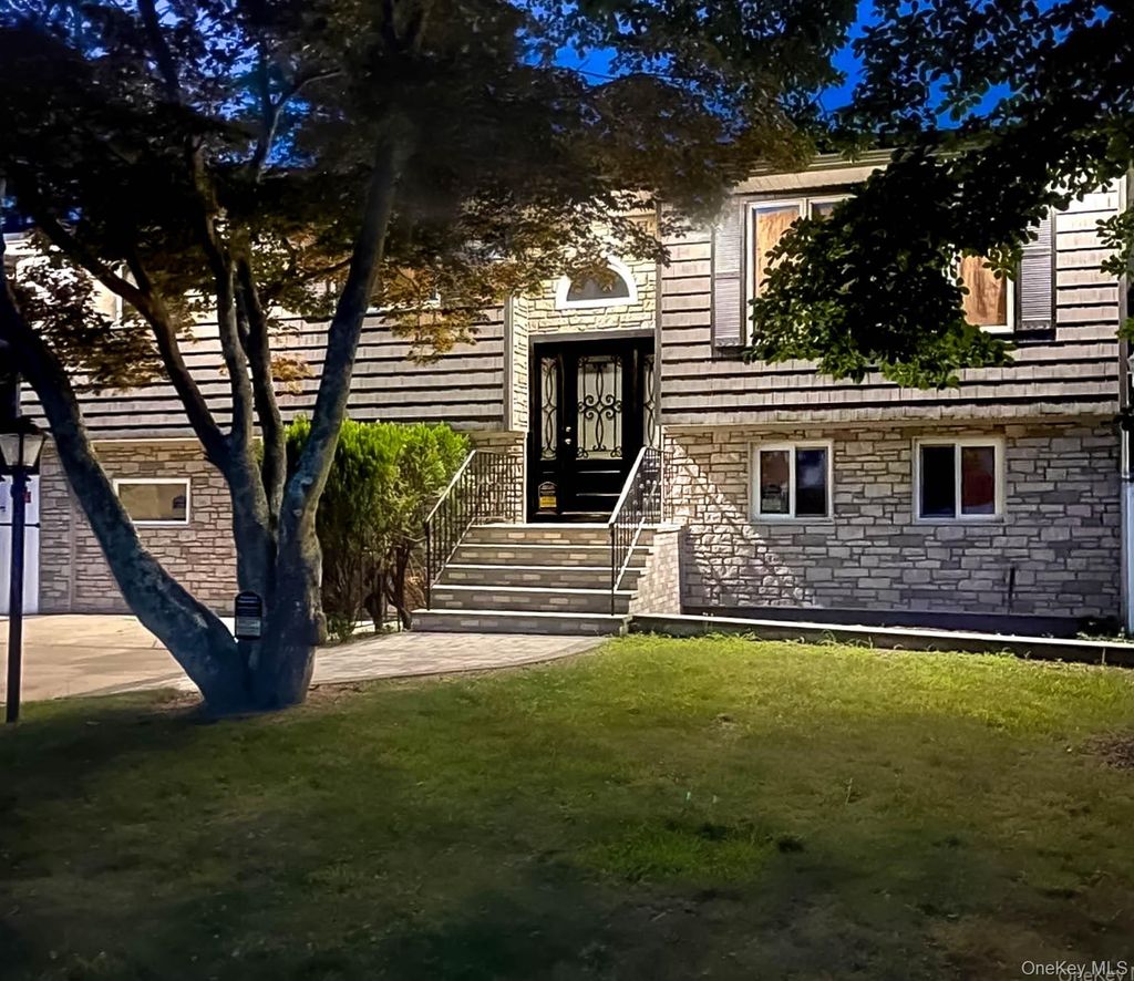 Photo of 22 Brian Drive, East Islip, NY 11730 (MLS # 980472)