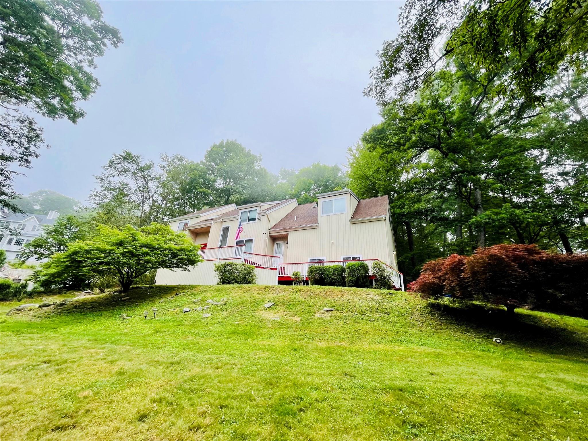 3 Fox Den Lane, North Salem, New York image 1