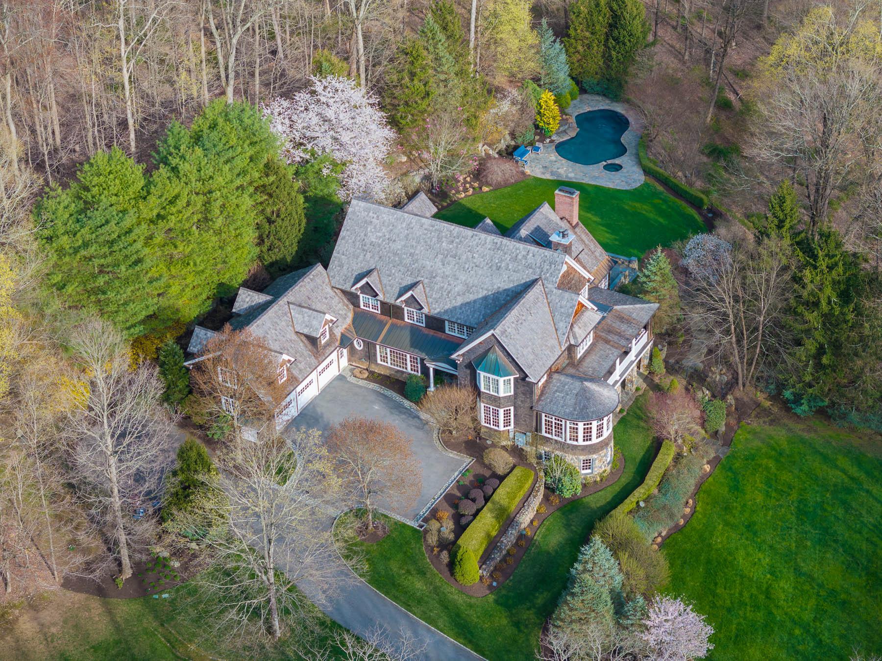 Old Post Road, Bedford, New York - 5 Bedrooms  
6.5 Bathrooms  
15 Rooms - 
