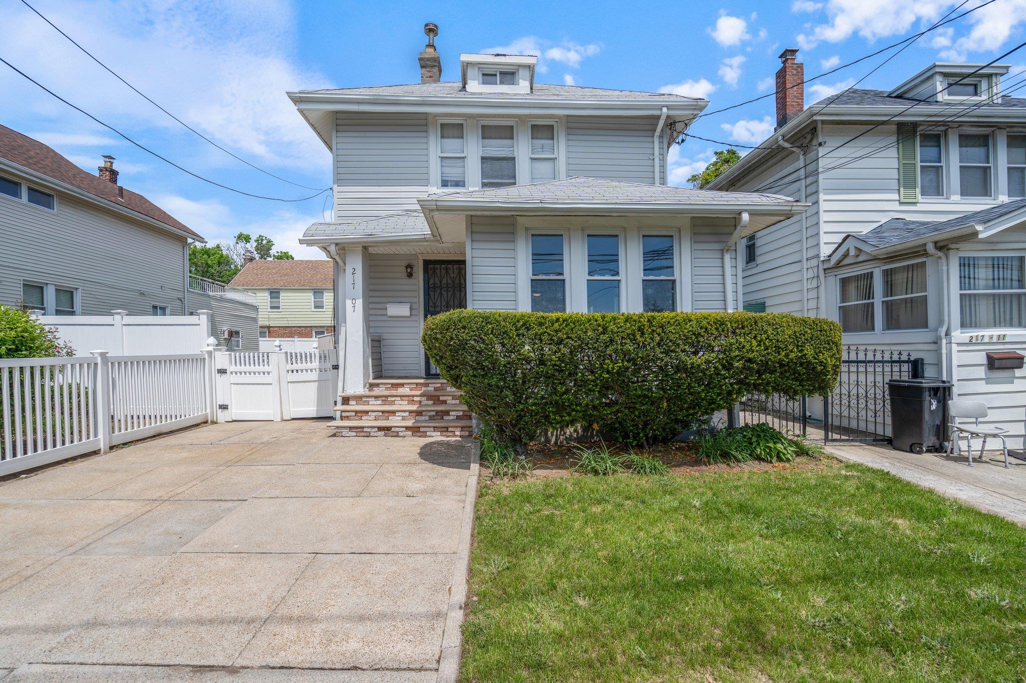 Property for Sale at 131st Avenue, Springfield Gardens, Queens, NY - Bedrooms: 3 
Bathrooms: 2 
Rooms: 5  - $659,999