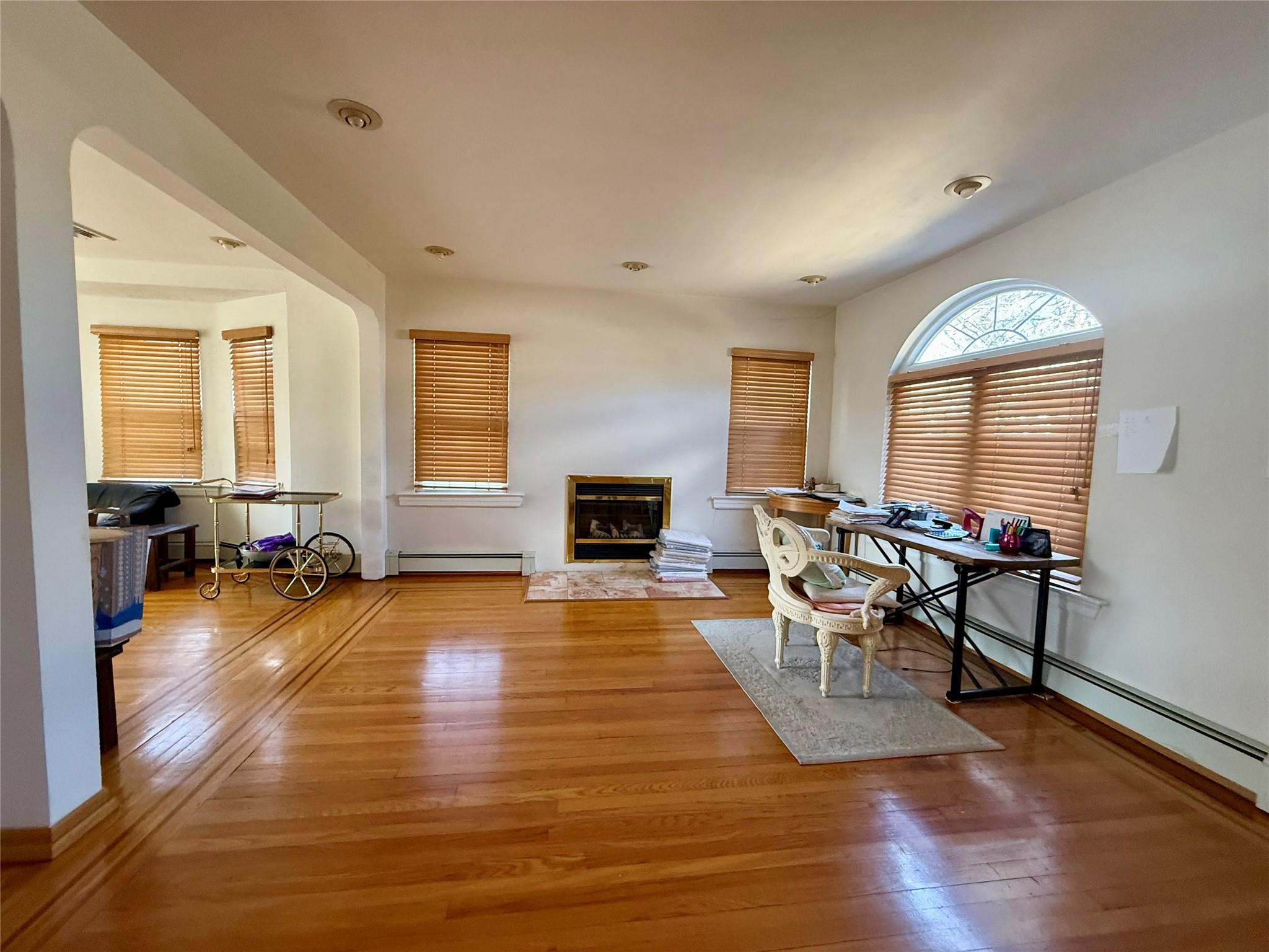 5 Garfield Place, Roslyn Heights, New York image 3