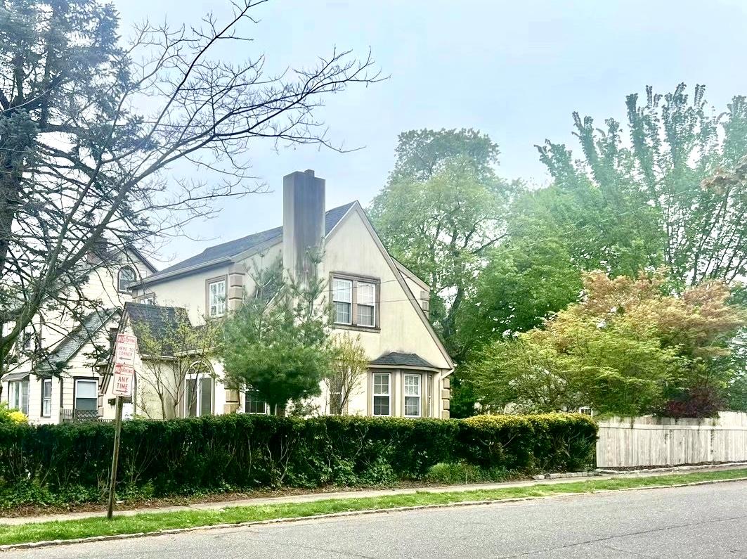 5 Garfield Place, North Hempstead, New York image 1