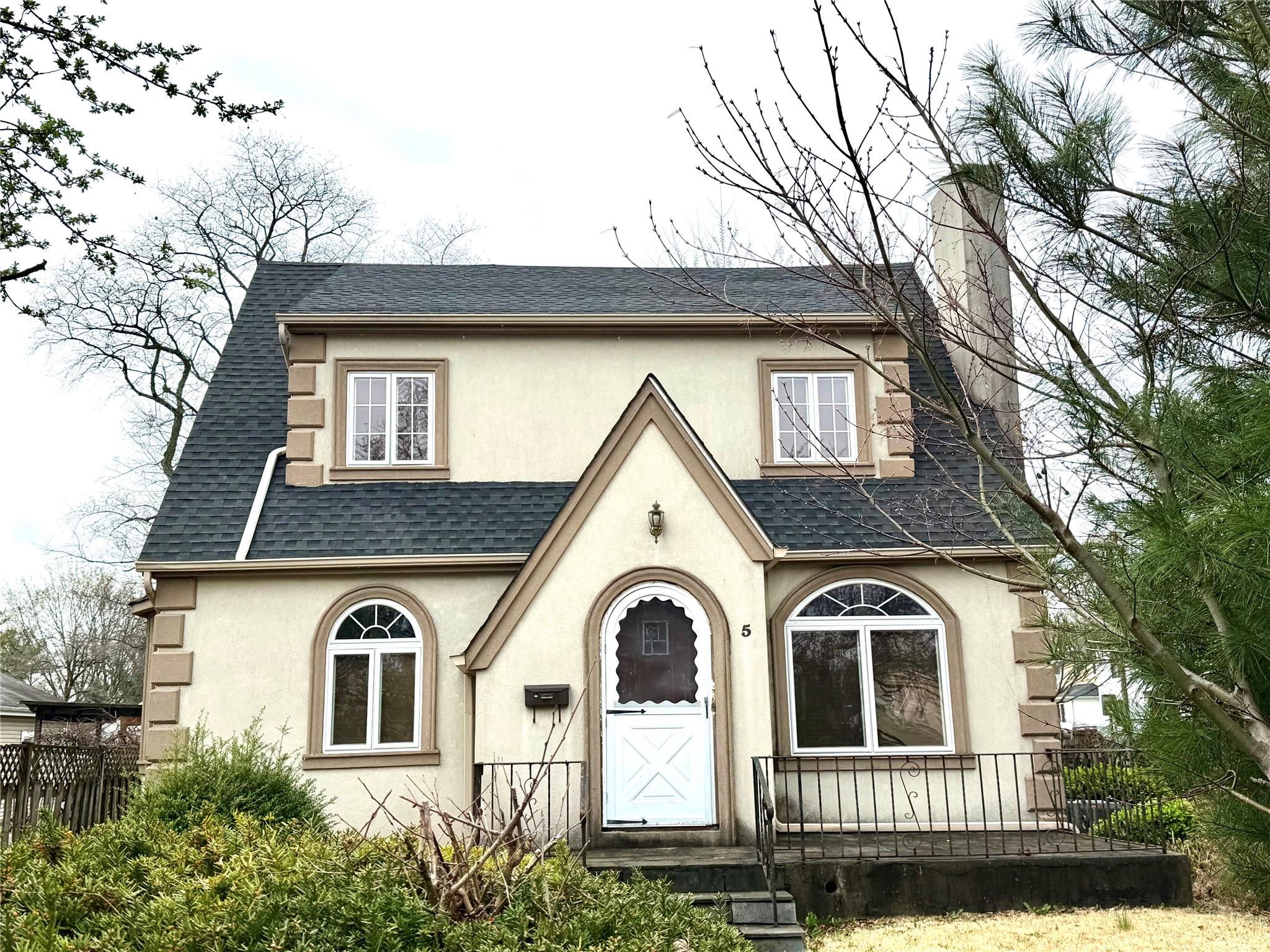 5 Garfield Place, Roslyn Heights, New York image 1