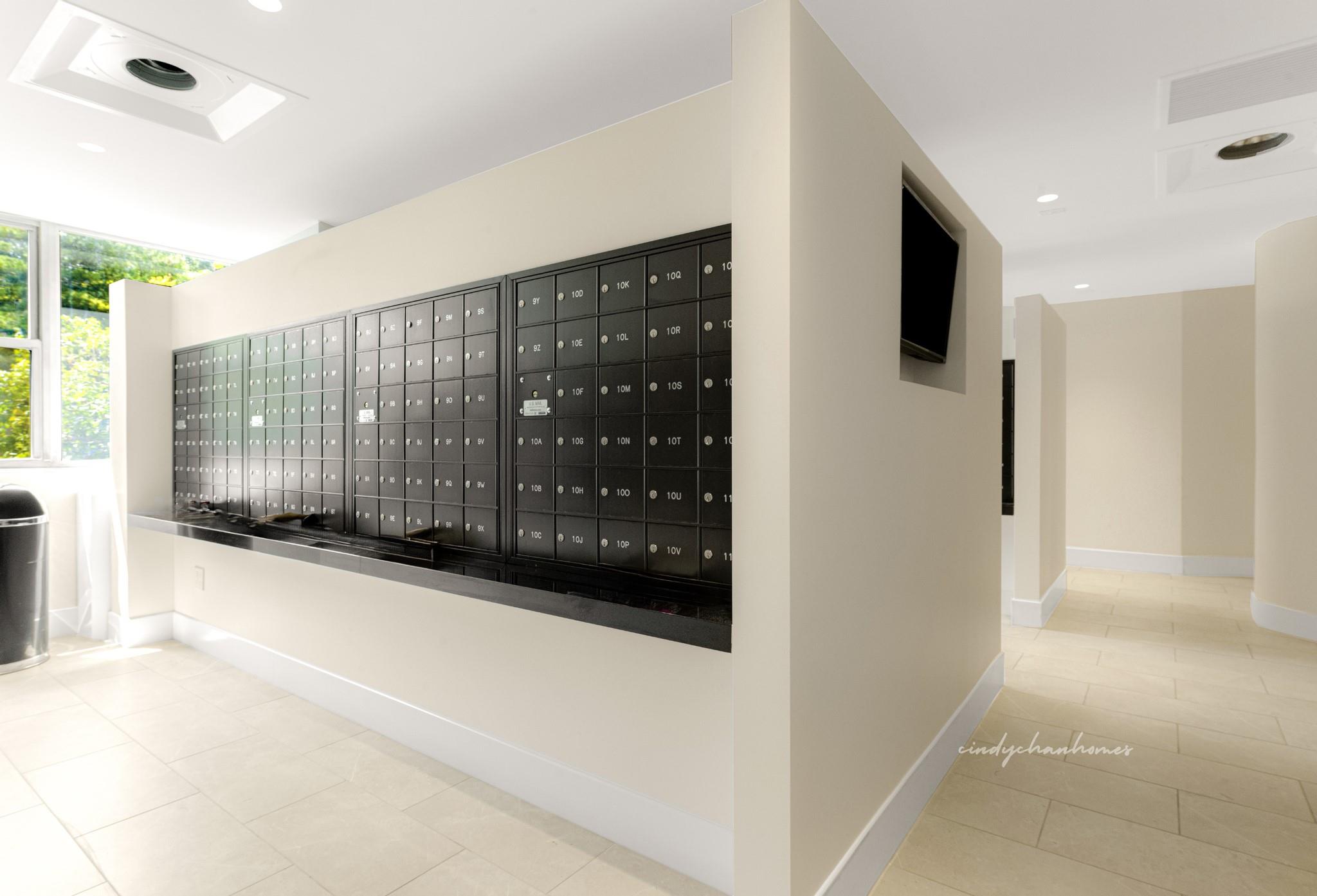 70-25 Yellowstone Boulevard #6B, Forest Hills, New York image 4