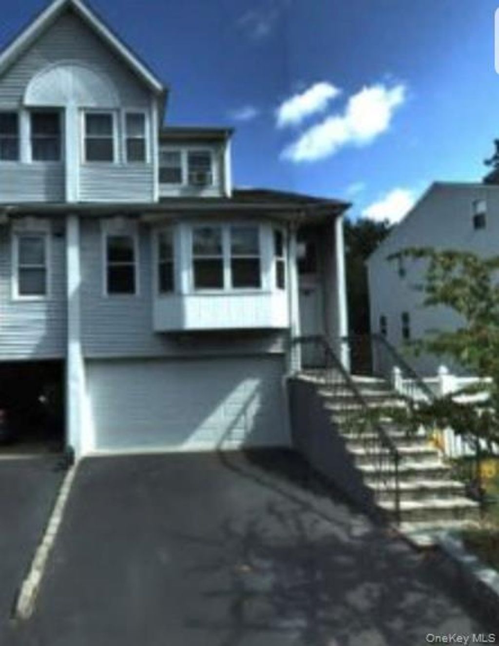 Photo of 7 Eastern Drive, New Hyde Park, NY 11040 (MLS # 992699)