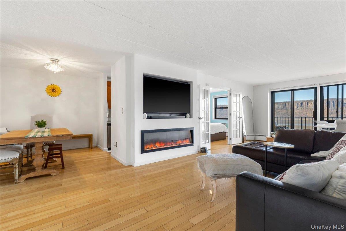 1085 Warburton Ave 304