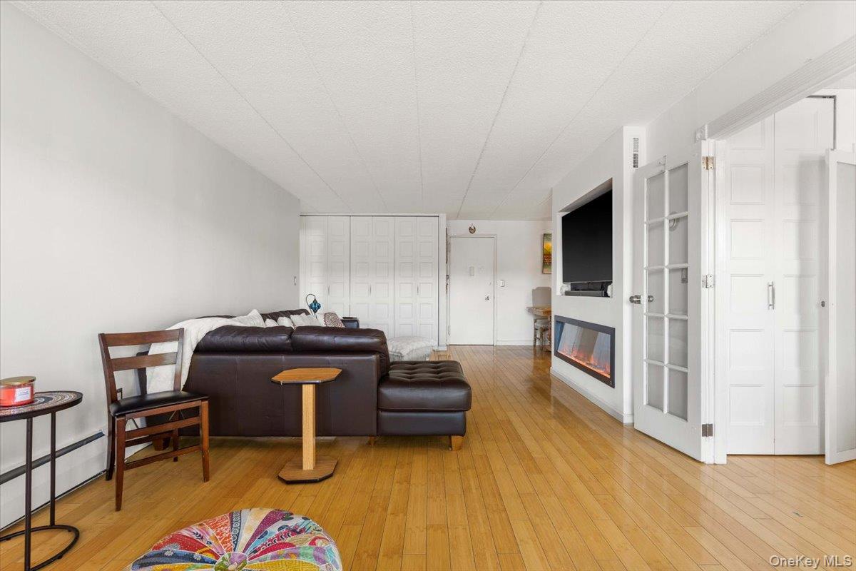 1085 Warburton Ave 304