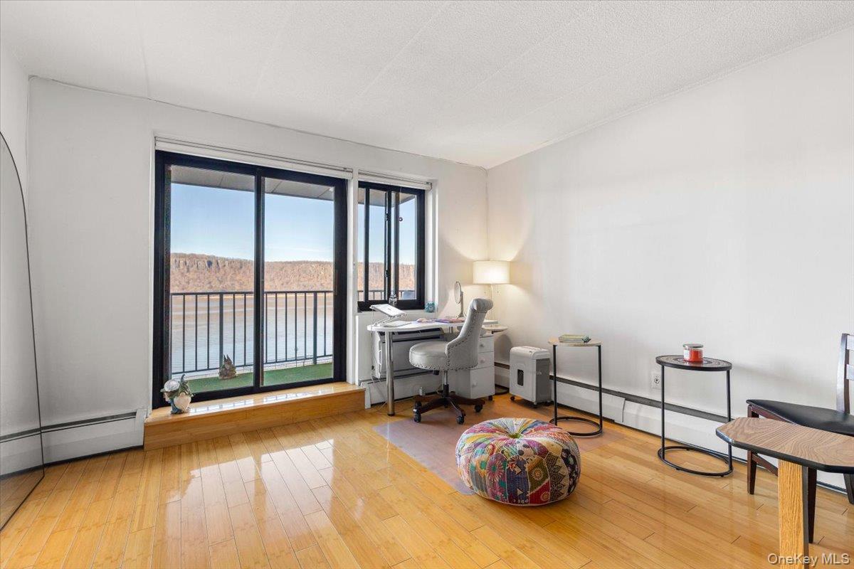 1085 Warburton Ave 304