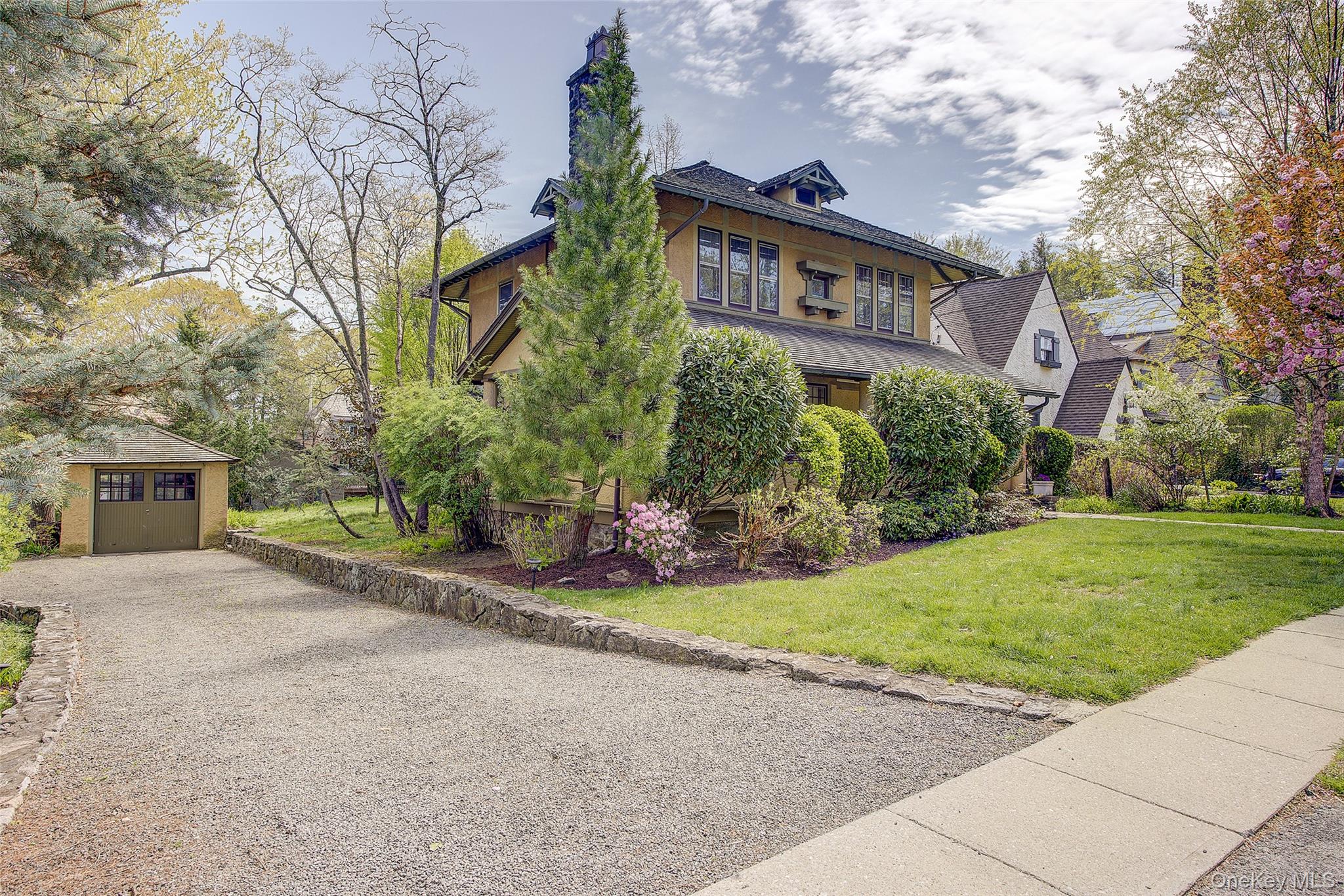 78 Hickory Grove Drive W